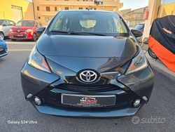 Grigio Usata 2016 Toyota Aygo Cool Due volumi | 7500 € (Buon prezzo)