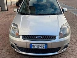 Grigio Usata 2008 Ford Fiesta Tre volumi | 2650 € (Buon prezzo)