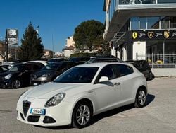 Bianco Usata 2013 Alfa Romeo Giulietta Tre volumi | 3990 € (Ottimo prezzo)