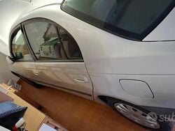 Grigio Usata 2001 Toyota Avensis Tre volumi | 1900 €