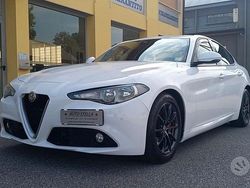Bianco pastello Usata 2017 Alfa Romeo Giulia Tre volumi | 20.900 € (Molto cara)