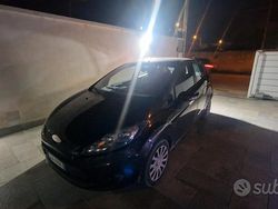 Usata 2010 Ford Fiesta Tre volumi | 3200 €