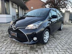 Nero Usata 2015 Toyota Yaris Lounge Tre volumi | 8990 € (Buon prezzo)