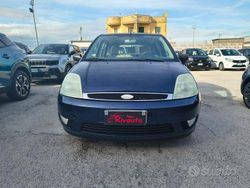 Blu Usata 2004 Ford Fiesta Ghia Tre volumi | 2490 € (Cara)