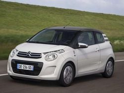 Blu/azzurro Usata 2016 Citroën C1 PureTech Due volumi | 10.700 € (Molto cara)