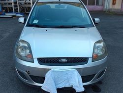 Usata 2007 Ford Fiesta Due volumi | 2500 € (Buon prezzo)