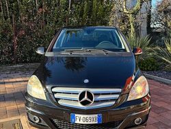 Nero Usata 2011 Mercedes B180 Premium Monovolume | 4750 € (Buon prezzo)