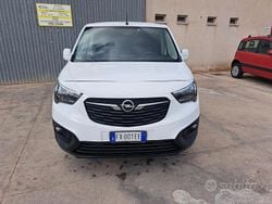 Bianco Usata 2019 Opel Combo Tre volumi | 10.999 € (Buon prezzo)