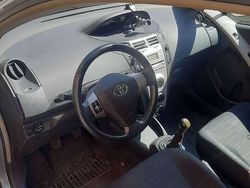 Grigio Usata 2007 Toyota Yaris Due volumi | 4000 € (Buon prezzo)