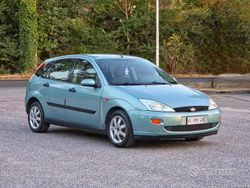 Blu Usata 2002 Ford Focus Ghia Tre volumi | 1800 € (Molto cara)