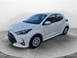 Bianco Usata 2022 Toyota Yaris Hybrid Active Tre volumi | 16.900 € (Buon prezzo)