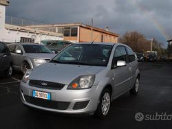 Grigio Usata 2007 Ford Fiesta Tre volumi | 1999 € (Buon prezzo)