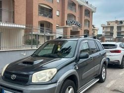Usata 2004 Toyota RAV4 SUV | 4200 € (Buon prezzo)