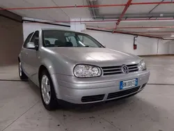 Grigio Usata 2000 VW Golf IV Highline Tre volumi | 2110 € (Buon prezzo)
