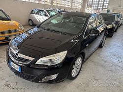 Nero Usata 2011 Opel Astra Cosmo Tre volumi | 6500 € (Molto cara)