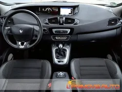 Beige Usata 2015 Renault Grand Scénic III Bose Edition Monovolume | 16.600 €