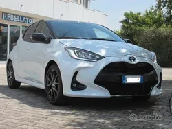 Bianco Usata 2023 Toyota Yaris Hybrid Tre volumi | 18.500 € (Buon prezzo)