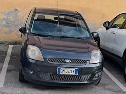 Grigio Usata 2007 Ford Fiesta Due volumi | 1950 €