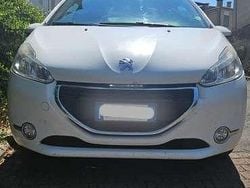 Usata 2013 Peugeot 208 Due volumi | 2900 € (Buon prezzo)