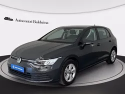 Grigio urano Usata 2022 VW Golf VIII Life Tre volumi | 21.500 € (Buon prezzo)
