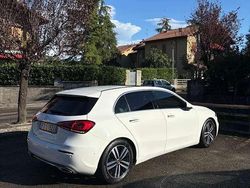 Bianco Usata 2018 Mercedes A180 Business Tre volumi | 16.500 € (Cara)