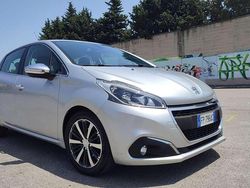 Usata 2018 Peugeot 208 Allure Due volumi | 8500 € (Buon prezzo)