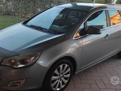 Grigio Usata 2011 Opel Astra Sport Station wagon | 2500 € (Buon prezzo)