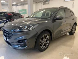 Grigio Usata 2022 Ford Kuga ST-Line SUV | 22.400 € (Buon prezzo)
