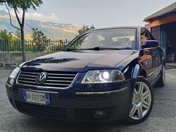 Blu/azzurro Usata 2002 VW Passat Highline Tre volumi | 2800 € (Buon prezzo)