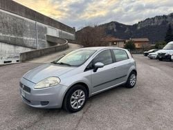 Grigio Usata 2009 Fiat Grande Punto Dynamic Due volumi | 2500 € (Buon prezzo)