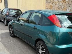 Verde Usata 2001 Ford Focus Tre volumi | 500 €