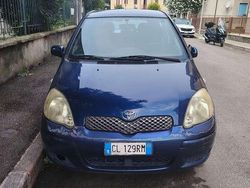 Usata 2004 Toyota Yaris Due volumi | 700 € (Super prezzo)