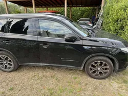 Usata 2015 Mitsubishi Outlander P-HEV Instyle SUV | 7500 €