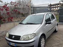 Grigio Usata 2007 Fiat Punto Tre volumi | 1500 € (Ottimo prezzo)
