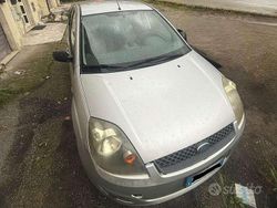 Grigio Usata 2006 Ford Fiesta Tre volumi | 1900 € (Buon prezzo)