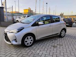 Argento Usata 2019 Toyota Yaris Active Tre volumi | 11.500 € (Buon prezzo)