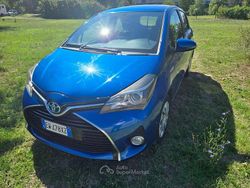 Blu Usata 2014 Toyota Yaris Hybrid Active Tre volumi | 7400 € (Buon prezzo)