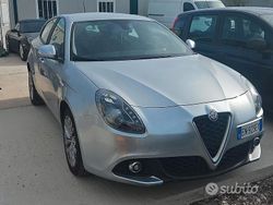 Grigio Usata 2012 Alfa Romeo Giulietta Distinctive Tre volumi | 5799 € (Super prezzo)