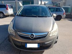 Grigio Usata 2012 Opel Corsa Tre volumi | 4200 € (Buon prezzo)