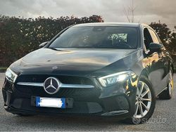 Nero Usata 2019 Mercedes A180 Tre volumi | 24.500 €