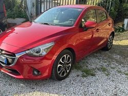 Rosso Usata 2015 Mazda 2 Exceed Due volumi | 6890 € (Buon prezzo)