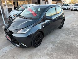 Nero Usata 2015 Toyota Aygo X-clusiv Due volumi | 9499 € (Buon prezzo)