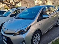 Grigio Usata 2014 Toyota Yaris Hybrid Due volumi | 8000 € (Buon prezzo)