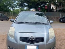 Usata 2007 Toyota Yaris Sol Tre volumi | 2900 € (Buon prezzo)
