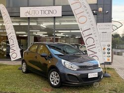 Grigio Usata 2013 Kia Rio EX Tre volumi | 5000 € (Cara)