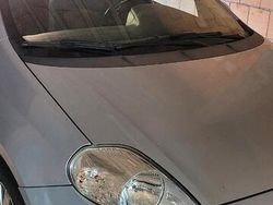 Grigio Usata 2006 Fiat Grande Punto Emotion Due volumi | 2250 € (Buon prezzo)