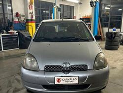 Grigio Usata 2000 Toyota Yaris Sol Due volumi | 2500 € (Buon prezzo)