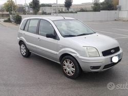Argento Usata 2005 Ford Fusion Tre volumi | 3900 € (Cara)