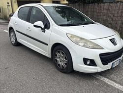 Bianco Usata 2011 Peugeot 207 Access Due volumi | 2950 € (Buon prezzo)