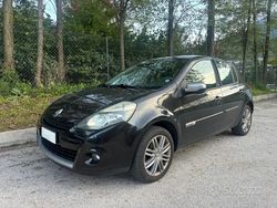 Nero Usata 2010 Renault Clio II Luxe Tre volumi | 3400 € (Buon prezzo)